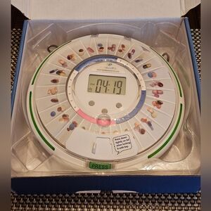 Brand New!! Automatic Pill Dispenser, Clear Lid.